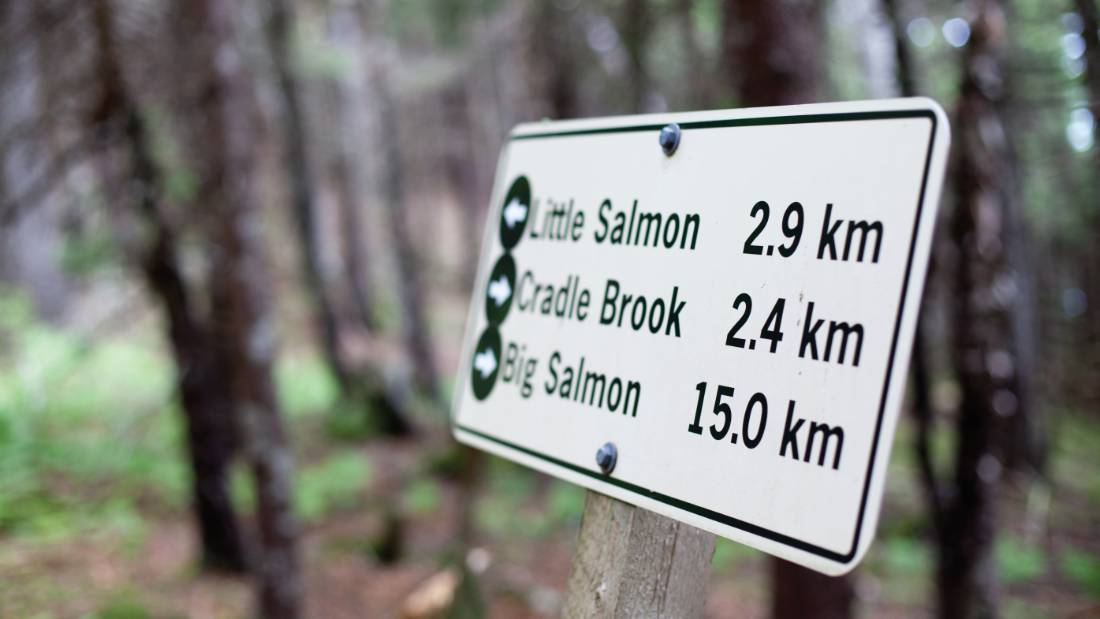 Signpost on the Fundy footpath. | <i>Guy Wilkinson</i>