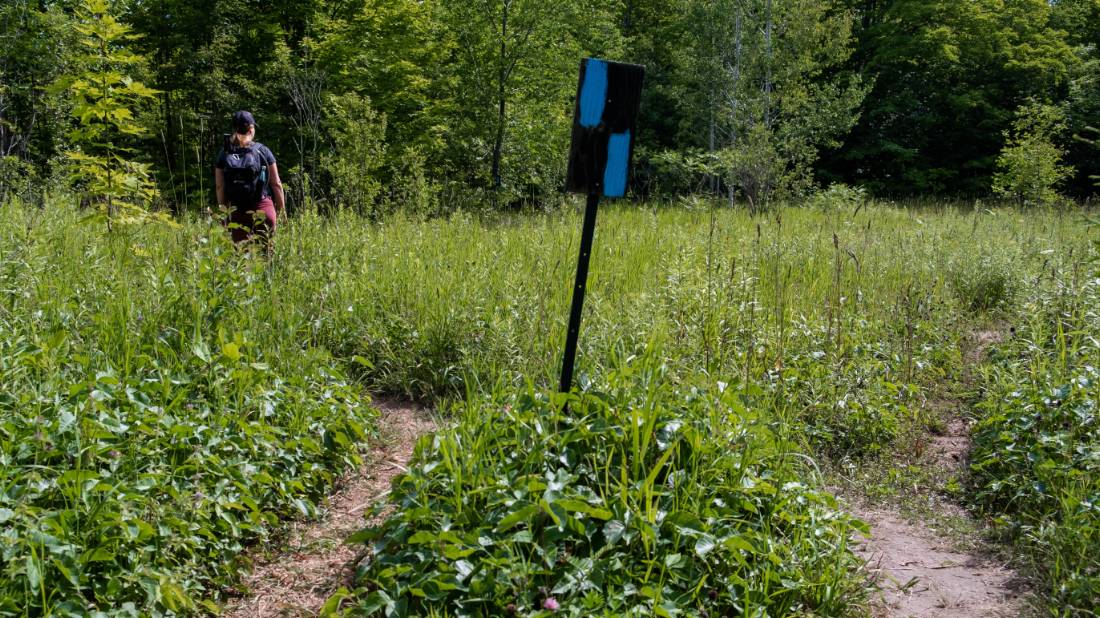 Wayfinding signs help you stay safely on the trail | <i>Élise Arsenault</i>