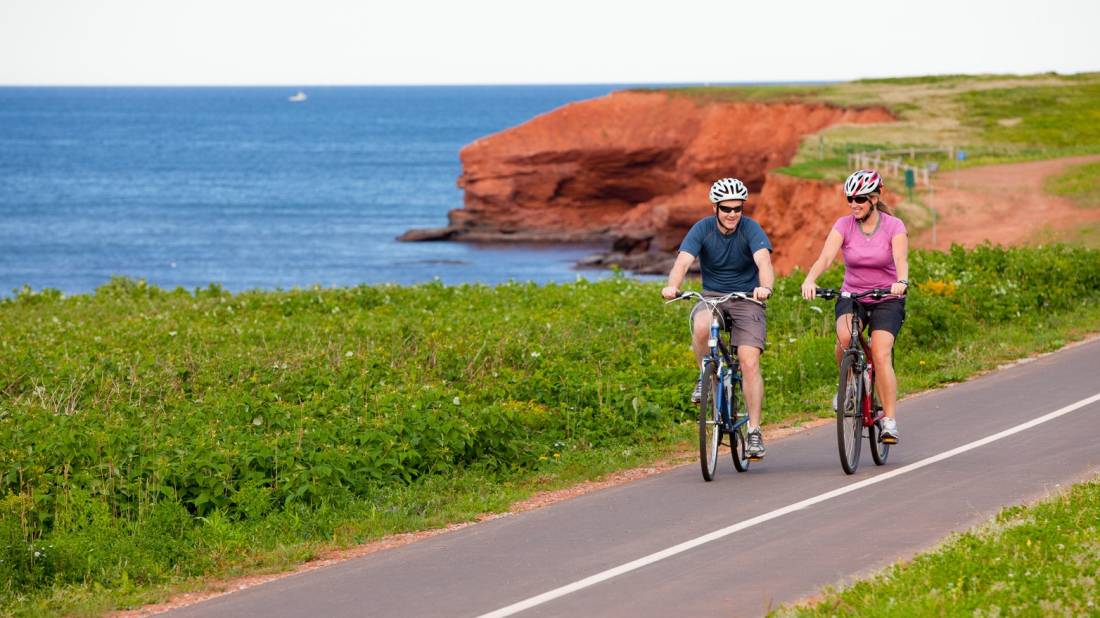 Cycling the Gulf Shore in PEI National Park | <i>Tourism PEI/John Sylvester</i>